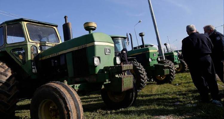 &Gamma;. &Mu;&pi;&omicron;&upsilon;&rho;&nu;&omicron;ύ&sigmaf;: "&Eta; &kappa;&upsilon;&beta;έ&rho;&nu;&eta;&sigma;&eta; &delta;&eta;&mu;&iota;&omicron;ύ&rho;&gamma;&eta;&sigma;&epsilon; &chi;ά&omicron;&sigmaf; &mu;&epsilon; &tau;&eta;&nu; &Epsilon;&nu;&iota;&alpha;ί&alpha; &Alpha;ί&tau;&eta;&sigma;&eta; &Epsilon;&nu;ί&sigma;&chi;&upsilon;&sigma;&eta;&sigmaf; &tau;&omega;&nu; &alpha;&gamma;&rho;&omicron;&tau;ώ&nu;"