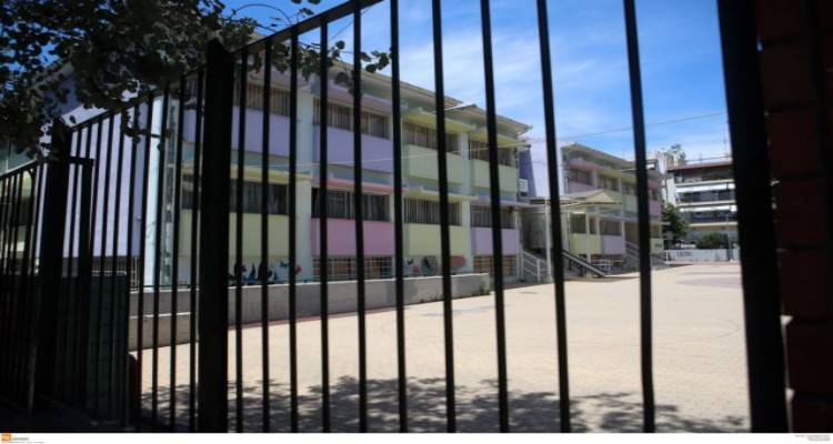 &Eta;&lambda;&iota;&omicron;ύ&pi;&omicron;&lambda;&eta;: &Tau;&eta;&nu; &Pi;έ&mu;&pi;&tau;&eta; &sigma;&tau;&omicron;&nu; &alpha;&nu;&alpha;&kappa;&rho;&iota;&tau;ή &omicron; 44&chi;&rho;&omicron;&nu;&omicron;&sigmaf; &kappa;&alpha;&theta;&eta;&gamma;&eta;&tau;ή&sigmaf; &pi;&omicron;&upsilon; &delta;&iota;&alpha;&tau;&eta;&rho;&omicron;ύ&sigma;&epsilon; &sigma;&chi;έ&sigma;&eta; &mu;&epsilon; &mu;&alpha;&theta;ή&tau;&rho;&iota;&alpha; &tau;&omicron;&upsilon;