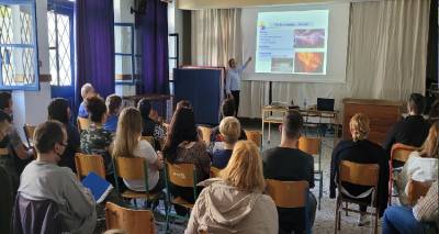 &Delta;.&Iota;&Epsilon;&Kappa; &Lambda;ή&mu;&nu;&omicron;&upsilon;: &Sigma;&epsilon;&mu;&iota;&nu;ά&rho;&iota;&omicron; &Pi;&omicron;&lambda;&iota;&tau;&iota;&kappa;ή&sigmaf; &Pi;&rho;&omicron;&sigma;&tau;&alpha;&sigma;ί&alpha;&sigmaf;