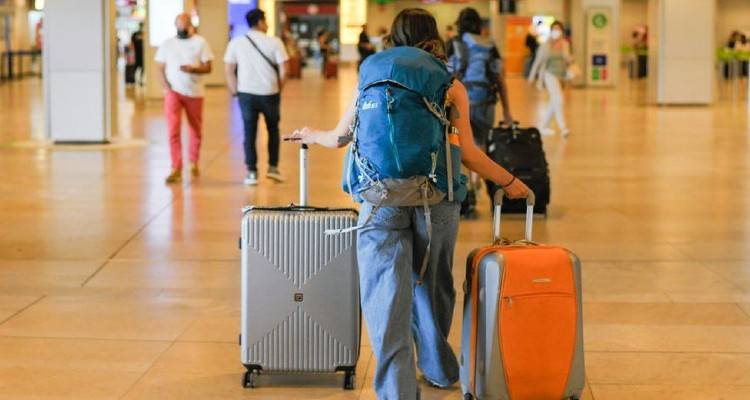 Βρετανία: Υποχρεωτική η καραντίνα για όσους επιστρέφουν από τη Γαλλία ακόμη και εάν είναι πλήρως εμβολιασμένοι