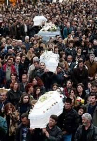 &Upsilon;&pi;&epsilon;&xi;&alpha;ί&rho;&epsilon;&sigma;&alpha;&nu; &chi;&rho;ή&mu;&alpha;&tau;&alpha; &gamma;&iota;&alpha; &tau;&eta; &mu;&nu;ή&mu;&eta; &tau;&omega;&nu; &alpha;&delta;&iota;&kappa;&omicron;&chi;&alpha;&mu;έ&nu;&omega;&nu; &mu;&alpha;&theta;&eta;&tau;ώ&nu; &sigma;&tau;&alpha; &Tau;έ&mu;&pi;&eta;