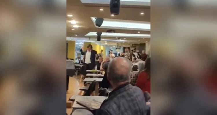 Χαμός στον «Ιανό»: «Φύγε Καραγκιοζάκο!» -Ο Τατσόπουλος πέταξε εικόνα της Παναγίας στον Καραγιάννη [βίντεο]