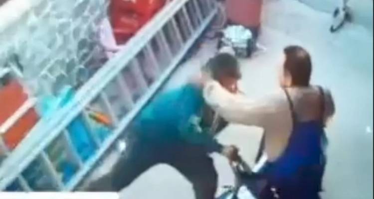 &Gamma;&iota;&alpha;&tau;ί &sigma;&tau;&eta; &Lambda;έ&rho;&omicron; &alpha;&phi;έ&theta;&eta;&kappa;&epsilon; &epsilon;&lambda;&epsilon;ύ&theta;&epsilon;&rho;&omicron;&sigmaf; &omicron; 17&chi;&rho;&omicron;&nu;&omicron;&sigmaf; &pi;&omicron;&upsilon; &sigma;&kappa;ό&tau;&omega;&sigma;&epsilon; &tau;&omicron;&nu; &pi;&alpha;&tau;έ&rho;&alpha; &tau;&omicron;&upsilon; -&Pi;ώ&sigmaf; έ&nu;&alpha;&sigmaf; &kappa;&alpha;&beta;&gamma;ά&sigmaf; &kappa;&alpha;&tau;έ&lambda;&eta;&xi;&epsilon; &sigma;&epsilon; &tau;&rho;&alpha;&gamma;&omega;&delta;ί&alpha;