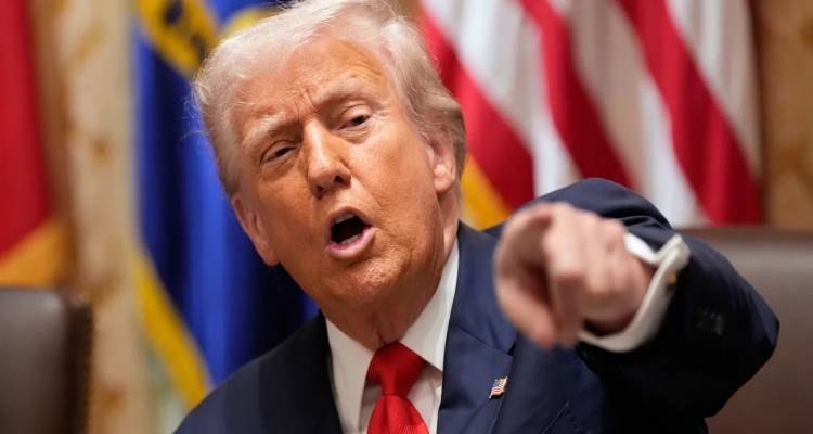 &Omicron; &Tau;&rho;&alpha;&mu;&pi; &pi;&rho;&omicron;&epsilon;&iota;&delta;&omicron;&pi;&omicron;&iota;&epsilon;ί &tau;&eta;&nu; &Epsilon;&upsilon;&rho;ώ&pi;&eta;: &laquo;&Kappa;&iota;&nu;&delta;&upsilon;&nu;&epsilon;ύ&epsilon;&iota; &mu;&epsilon; &pi;&omicron;&lambda;&iota;&tau;&iota;&sigma;&tau;&iota;&kappa;ό &alpha;&phi;&alpha;&nu;&iota;&sigma;&mu;ό&raquo;