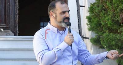 &Theta;. &Lambda;&omicron;ύ&kappa;&alpha;&sigmaf;: &laquo;&Omicron; &lambda;&alpha;ό&sigmaf; &tau;&eta;&sigmaf; &Lambda;ή&mu;&nu;&omicron;&upsilon; &nu;&alpha; &alpha;&pi;&alpha;&iota;&tau;ή&sigma;&epsilon;&iota; &tau;&eta;&nu; &upsilon;&gamma;&epsilon;ί&alpha; &pi;&omicron;&upsilon; &tau;&omicron;&upsilon; &alpha;&xi;ί&zeta;&epsilon;&iota;&raquo; (audio)