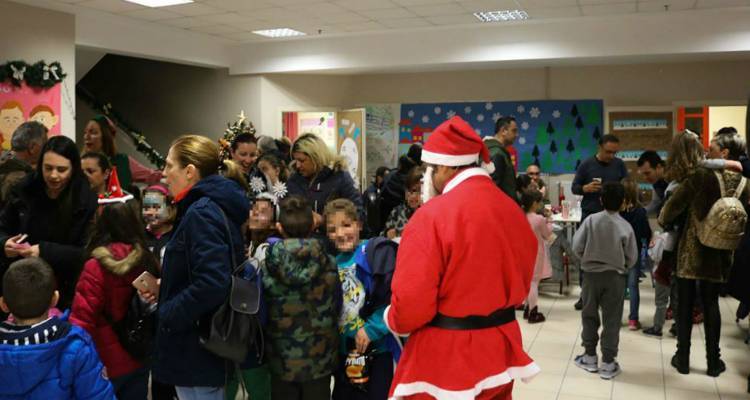 &Tau;&eta;&nu; &Kappa;&upsilon;&rho;&iota;&alpha;&kappa;ή &tau;&omicron; 3&omicron; &Delta;&eta;&mu;&omicron;&tau;&iota;&kappa;ό &Mu;ύ&rho;&iota;&nu;&alpha;&sigmaf; &kappa;&epsilon;&rho;&nu;ά&epsilon;&iota; &sigma;&omicron;&kappa;&omicron;&lambda;ά&tau;&alpha; &kappa;&alpha;&iota; &zeta;&epsilon;&sigma;&tau;ό &kappa;&rho;&alpha;&sigma;ί