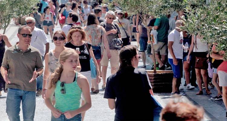 Άρση μέτρων: Πρώτη μέρα χωρίς μάσκες σε εξωτερικούς χώρους | Τέλος από Δευτέρα και η απαγόρευση κυκλοφορίας