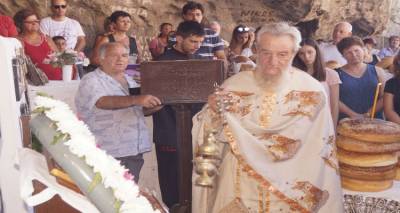 &Phi;&omega;&tau;&omicron;&rho;&epsilon;&pi;&omicron;&rho;&tau;ά&zeta; &alpha;&pi;ό &tau;&eta; &Theta;&epsilon;ί&alpha; &Lambda;&epsilon;&iota;&tau;&omicron;&upsilon;&rho;&gamma;ί&alpha; &sigma;&tau;&eta;&nu; &Pi;&alpha;&nu;&alpha;&gamma;&iota;ά &laquo;&Kappa;&alpha;&kappa;&alpha;&beta;&iota;ώ&tau;&iota;&sigma;&sigma;&alpha;&raquo;