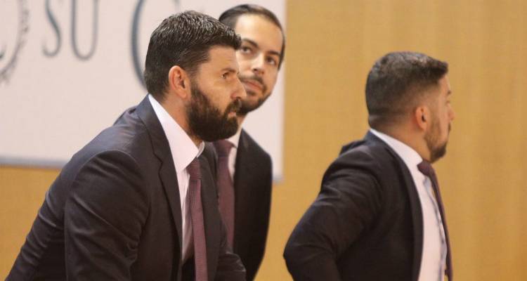 &Pi;&alpha;&pi;&alpha;&mu;&alpha;&kappa;ά&rho;&iota;&omicron;&sigmaf;: &laquo;&Omicron; &delta;&rho;ό&mu;&omicron;&sigmaf; &gamma;&iota;&alpha; &nu;&alpha; &epsilon;ί&mu;&alpha;&sigma;&tau;&epsilon; &alpha;&nu;&tau;&alpha;&gamma;&omega;&nu;&iota;&sigma;&tau;&iota;&kappa;&omicron;ί&raquo;