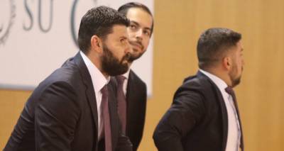 &Pi;&alpha;&pi;&alpha;&mu;&alpha;&kappa;ά&rho;&iota;&omicron;&sigmaf;: &laquo;&Omicron; &delta;&rho;ό&mu;&omicron;&sigmaf; &gamma;&iota;&alpha; &nu;&alpha; &epsilon;ί&mu;&alpha;&sigma;&tau;&epsilon; &alpha;&nu;&tau;&alpha;&gamma;&omega;&nu;&iota;&sigma;&tau;&iota;&kappa;&omicron;ί&raquo;