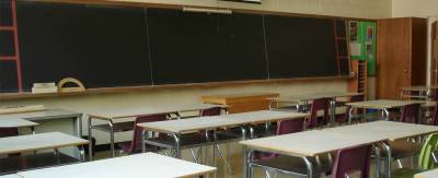 Λοβέρδος: «Δεν προβλέπεται 3ος δάσκαλος στα σχολεία Κάσπακα και Θάνους»