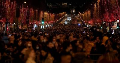 Γαλλία: Ακυρώνονται οι εορταστικές εκδηλώσεις Χριστουγέννων και Πρωτοχρονιάς λόγω της μετάλλαξης Όμικρον