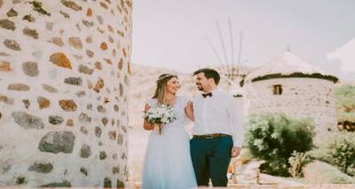 &Gamma;ά&mu;&omicron;&sigmaf; &kappa;&alpha;&iota; &beta;ά&pi;&tau;&iota;&sigma;&eta; &mu;&epsilon; &chi;&rho;ώ&mu;&alpha;&tau;&alpha; &alpha;&pi;ό &tau;&omicron; &pi;&alpha;&rho;&alpha;&delta;&epsilon;&iota;&sigma;έ&nu;&iota;&omicron; &tau;&omicron;&pi;ί&omicron; &tau;&eta;&sigmaf; &Lambda;ή&mu;&nu;&omicron;&upsilon;