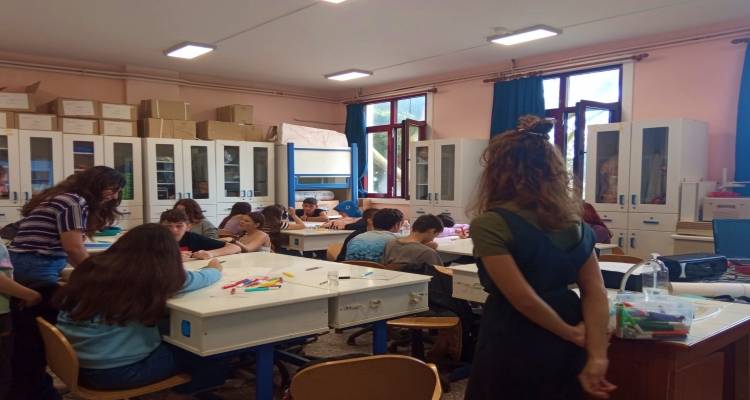 &Omicron;&iota; &mu;&alpha;&theta;&eta;&tau;έ&sigmaf; &tau;&omicron;&upsilon; &Gamma;&upsilon;&mu;&nu;&alpha;&sigma;ί&omicron;&upsilon; &Lambda;&iota;&beta;&alpha;&delta;&omicron;&chi;&omega;&rho;ί&omicron;&upsilon; &epsilon;ί&pi;&alpha;&nu; &laquo;ό&chi;&iota;&raquo; &sigma;&tau;&omicron;&nu; &epsilon;&kappa;&phi;&omicron;&beta;&iota;&sigma;&mu;ό &mu;έ&sigma;&alpha; &alpha;&pi;ό &beta;&iota;&omega;&mu;&alpha;&tau;&iota;&kappa;έ&sigmaf; &delta;&rho;ά&sigma;&epsilon;&iota;&sigmaf;