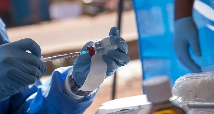 Εμβολιασμοί: Τι θα γίνει με τη δεύτερη δόση για όσους έκαναν Johnson &amp; Johnson