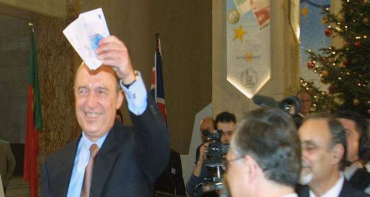 Σαν σήμερα πριν 17 χρόνια πιάσαμε στα χέρια μας τα πρώτα ευρώ [εικόνες &amp; βίντεο]