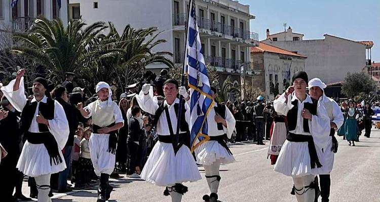 Με μαύρο περιβραχιόνιο ο ΧΟΛ στην αυριανή παρέλαση σε ένδειξη πένθους για τα θύματα της τραγωδίας των Τεμπών