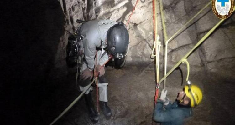 Πολωνία: Δραματική επιχείρηση διάσωσης δύο εξερευνητών | Εγκλωβίστηκαν σε σπηλιά