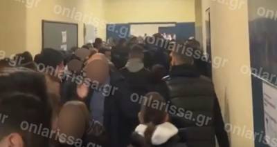 &Lambda;ά&rho;&iota;&sigma;&alpha;: &Chi;&tau;ύ&pi;&eta;&sigma;&alpha;&nu; &sigma;&upsilon;&mu;&mu;&alpha;&theta;&eta;&tau;ή &tau;&omicron;&upsilon;&sigmaf; &mu;&epsilon;&tau;ά &alpha;&pi;ό &phi;ή&mu;&epsilon;&sigmaf; &gamma;&iota;&alpha; &pi;&alpha;&rho;&epsilon;&nu;ό&chi;&lambda;&eta;&sigma;&eta; [&epsilon;&iota;&kappa;ό&nu;&epsilon;&sigmaf;-&beta;ί&nu;&tau;&epsilon;&omicron;]