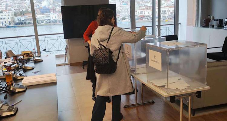 &Epsilon;&pi;&iota;&mu;&epsilon;&lambda;&eta;&tau;ή&rho;&iota;&omicron; &Lambda;έ&sigma;&beta;&omicron;&upsilon;: &Omicron;&delta;&eta;&gamma;ί&epsilon;&sigmaf; &pi;&rho;&omicron;&sigmaf; &nu;&alpha;&upsilon;&tau;&iota;&lambda;&omicron;&mu;έ&nu;&omicron;&upsilon;&sigmaf; &gamma;&iota;&alpha; &tau;&iota;&sigmaf; &epsilon;&kappa;&lambda;&omicron;&gamma;έ&sigmaf; &sigma;&tau;&omicron; &Pi;&alpha;&rho;ά&rho;&tau;&eta;&mu;&alpha; &Lambda;ή&mu;&nu;&omicron;&upsilon;, &alpha;&lambda;&lambda;ά &gamma;&iota;&alpha; &tau;&eta;&nu; &tau;&alpha;&mu;&pi;&alpha;&kappa;έ&rho;&alpha; &omicron;ύ&tau;&epsilon; &lambda;έ&xi;&eta;