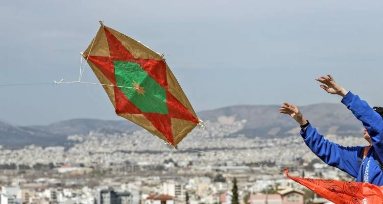 &Kappa;&alpha;&nu;&tau;&epsilon;&rho;έ&sigmaf; &gamma;&iota;&alpha; &Kappa;&alpha;&theta;&alpha;&rho;ά &Delta;&epsilon;&upsilon;&tau;έ&rho;&alpha;: &laquo;&Chi;&omega;&rho;ί&sigmaf; &epsilon;&mu;&pi;ό&delta;&iota;&alpha;, &alpha;&lambda;&lambda;ά &mu;&epsilon; &lambda;ί&gamma;&epsilon;&sigmaf; &beta;&rho;&omicron;&chi;έ&sigmaf; &tau;&alpha; &Kappa;&omicron;ύ&lambda;&omicron;&upsilon;&mu;&alpha; -&Alpha;&pi;ό &Tau;&epsilon;&tau;ά&rho;&tau;&eta;... ά&nu;&omicron;&iota;&xi;&eta;&raquo;