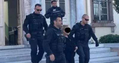 &Mu;&upsilon;&tau;&iota;&lambda;ή&nu;&eta;: &Epsilon;&kappa;&tau;ό&sigmaf; &phi;&upsilon;&lambda;&alpha;&kappa;ή&sigmaf; &eta; &sigma;ύ&zeta;&upsilon;&gamma;&omicron;&sigmaf; &iota;&delta;&iota;&omicron;&kappa;&tau;ή&tau;&eta; &tau;&alpha;&beta;έ&rho;&nu;&alpha;&sigmaf; &pi;&omicron;&upsilon; &tau;&omicron;&nu; &pi;&epsilon;&rho;&iota;έ&lambda;&omicron;&upsilon;&sigma;&epsilon; &mu;&epsilon; &beta;&epsilon;&nu;&zeta;ί&nu;&eta; - &Tau;&eta;&nu; &upsilon;&pi;&omicron;&sigma;&tau;ή&rho;&iota;&xi;&epsilon; &omicron; ί&delta;&iota;&omicron;&sigmaf; &sigma;&tau;&omicron; &delta;&iota;&kappa;&alpha;&sigma;&tau;ή&rho;&iota;&omicron;