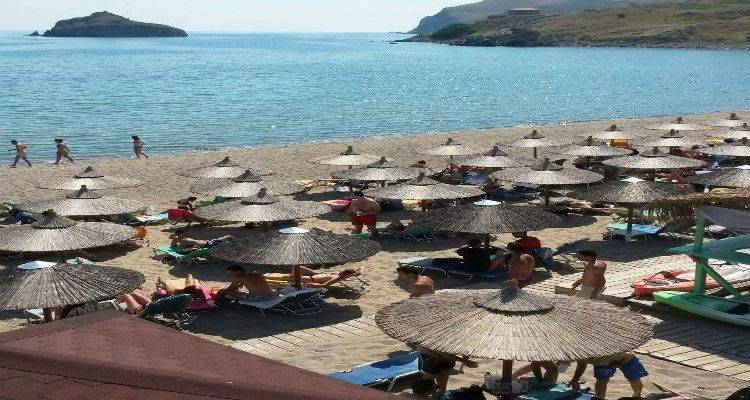 &Sigma;&upsilon;&nu;&epsilon;&chi;ί&zeta;&epsilon;&tau;&alpha;&iota; &eta; &kappa;&alpha;&lambda;&omicron;&kappa;&alpha;&iota;&rho;ί&alpha; &sigma;&tau;&eta; &Lambda;ή&mu;&nu;&omicron; (mp3)