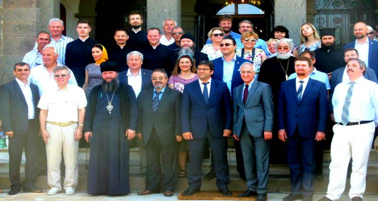 &Sigma;&epsilon; &epsilon;&xi;έ&lambda;&iota;&xi;&eta; &omicron;&iota; &epsilon;&kappa;&delta;&eta;&lambda;ώ&sigma;&epsilon;&iota;&sigmaf; &gamma;&iota;&alpha; &tau;&iota;&sigmaf; 14&epsilon;&sigmaf; &Eta;&mu;έ&rho;&epsilon;&sigmaf; &Rho;&omega;&sigma;&omicron;&epsilon;&lambda;&lambda;&eta;&nu;&iota;&kappa;ή&sigmaf; &Phi;&iota;&lambda;ί&alpha;&sigmaf; | &Alpha;&pi;ό&psi;&epsilon; &tau;&omicron; &nu;&tau;&omicron;&kappa;&iota;&mu;&alpha;&nu;&tau;έ&rho; &gamma;&iota;&alpha; &tau;&eta; &Lambda;ή&mu;&nu;&omicron; (photos)