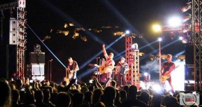 &Sigma;&tau;&omicron; &Mu;&omicron;ύ&delta;&rho;&omicron; &eta; &phi;&epsilon;&tau;&iota;&nu;ή &sigma;&upsilon;&nu;&alpha;&upsilon;&lambda;ί&alpha; &tau;&omicron;&upsilon; &Sigma;&tau;έ&lambda;&iota;&omicron;&upsilon; &Rho;ό&kappa;&kappa;&omicron;&upsilon;