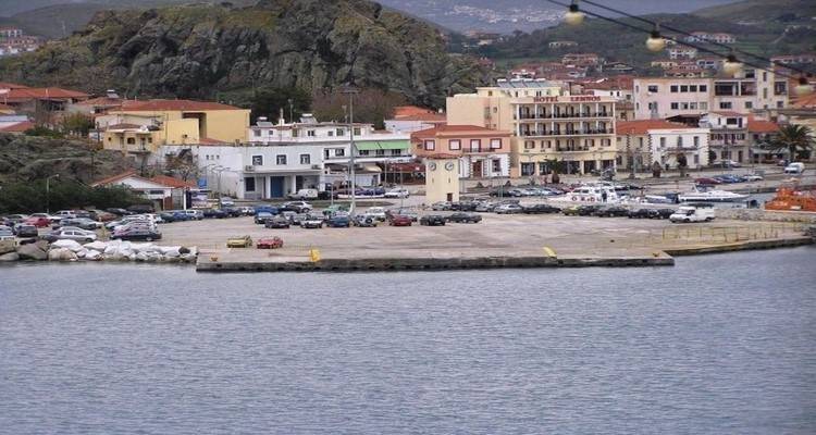 Προς ενοικίαση διώροφο κατάστημα στο λιμάνι της Μύρινας