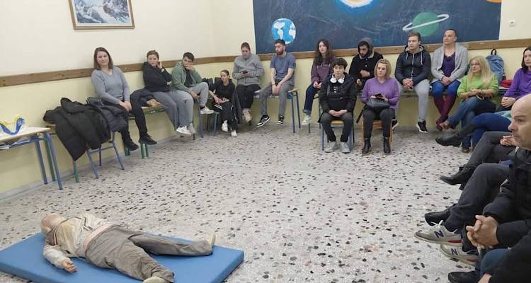 &Eta; &Sigma;&Alpha;&Epsilon;&Kappa; &Lambda;ή&mu;&nu;&omicron;&upsilon; &epsilon;&kappa;&pi;&alpha;&iota;&delta;&epsilon;ύ&epsilon;&iota; &tau;&eta; &mu;&alpha;&theta;&eta;&tau;&iota;&kappa;ή &kappa;&omicron;&iota;&nu;ό&tau;&eta;&tau;&alpha; &tau;&eta;&sigmaf; &Mu;ύ&rho;&iota;&nu;&alpha;&sigmaf; &sigma;&tau;&iota;&sigmaf; &Pi;&rho;ώ&tau;&epsilon;&sigmaf; &Beta;&omicron;ή&theta;&epsilon;&iota;&epsilon;&sigmaf;