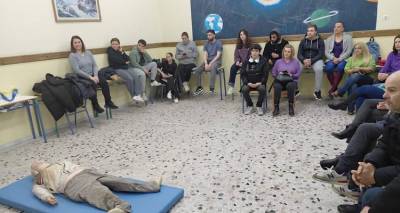 &Eta; &Sigma;&Alpha;&Epsilon;&Kappa; &Lambda;ή&mu;&nu;&omicron;&upsilon; &epsilon;&kappa;&pi;&alpha;&iota;&delta;&epsilon;ύ&epsilon;&iota; &tau;&eta; &mu;&alpha;&theta;&eta;&tau;&iota;&kappa;ή &kappa;&omicron;&iota;&nu;ό&tau;&eta;&tau;&alpha; &tau;&eta;&sigmaf; &Mu;ύ&rho;&iota;&nu;&alpha;&sigmaf; &sigma;&tau;&iota;&sigmaf; &Pi;&rho;ώ&tau;&epsilon;&sigmaf; &Beta;&omicron;ή&theta;&epsilon;&iota;&epsilon;&sigmaf;