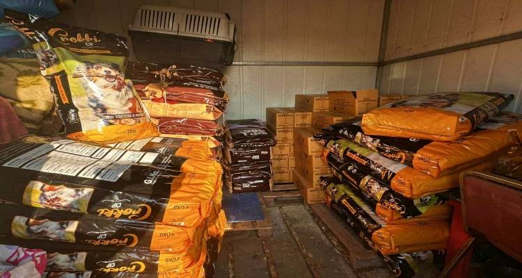 Δωρεά 500 κιλών ζωοτροφής για τα αδέσποτα του καταφυγίου Λήμνου