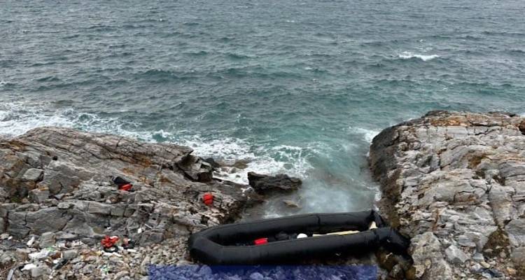 &Lambda;έ&sigma;&beta;&omicron;&sigmaf;: &Nu;&alpha;&upsilon;ά&gamma;&iota;&omicron; &mu;&epsilon; &delta;ύ&omicron; &nu;&epsilon;&kappa;&rho;&omicron;ύ&sigmaf; | &Omicron;&chi;&tau;ώ &kappa;&alpha;&tau;ά&phi;&epsilon;&rho;&alpha;&nu; &nu;&alpha; &sigma;&omega;&theta;&omicron;ύ&nu;