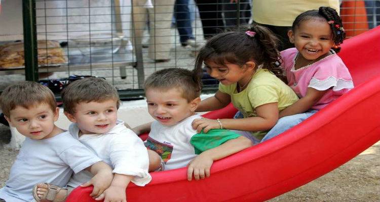 &Epsilon;&kappa;&tau;ό&sigmaf; 40.000 &pi;&alpha;&iota;&delta;&iota;ά &alpha;&pi;&omicron; &tau;&omicron;&upsilon;&sigmaf; &pi;&alpha;&iota;&delta;&iota;&kappa;&omicron;ύ&sigmaf; &sigma;&tau;&alpha;&theta;&mu;&omicron;ύ&sigmaf; &Epsilon;&Sigma;&Pi;&Alpha; &tau;&eta;&sigmaf; &Epsilon;&Epsilon;&Tau;&Alpha;&Alpha; &lambda;ό&gamma;&omega; &kappa;ά&lambda;&upsilon;&psi;&eta;&sigmaf; &tau;&omega;&nu; &kappa;&omicron;&nu;&delta;&upsilon;&lambda;ί&omega;&nu;