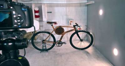 O &Lambda;&eta;&mu;&nu;&iota;ό&sigmaf; &sigma;&chi;&epsilon;&delta;&iota;&alpha;&sigma;&tau;ή&sigmaf; &Sigma;&tau;&rho;ά&tau;&omicron;&sigmaf; &Chi;&rho;&iota;&sigma;&tau;&omicron;&phi;&iota;&delta;έ&lambda;&lambda;&eta;&sigmaf; &upsilon;&pi;&omicron;&gamma;&rho;ά&phi;&epsilon;&iota;  &nu;έ&omicron; concept bike "Ponero Kyklos" (photo)