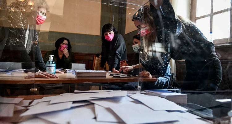 Εκλογές ΚΙΝΑΛ: Ξεπερνάει τις 250.000 η συμμετοχή - Έως τις 20:00 ανοιχτές οι κάλπες