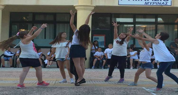 "&Sigma;&eta;&kappa;ώ&sigma;&tau;&epsilon; &nu;&alpha; &chi;&omicron;&rho;έ&psi;&omicron;&upsilon;&mu;&epsilon;, &alpha;&lambda;&lambda;ά &kappa;&alpha;&iota; &nu;&alpha; &pi;&alpha;ί&xi;&omicron;&upsilon;&mu;&epsilon;" &alpha;&pi;ό &tau;&alpha; &pi;&alpha;&iota;&delta;&iota;ά &tau;&omicron;&upsilon; &Gamma;&Alpha;&Sigma;