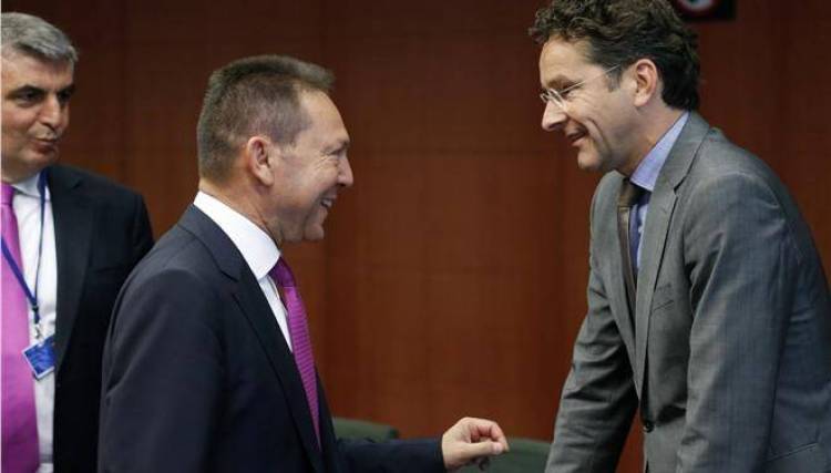 Eurogroup: &Sigma;&epsilon; &tau;&rho;&epsilon;&iota;&sigmaf; &delta;ό&sigma;&epsilon;&iota;&sigmaf; &theta;&alpha; &lambda;ά&beta;&epsilon;&iota; &tau;&alpha; &chi;&rho;ή&mu;&alpha;&tau;&alpha; &eta; &Epsilon;&lambda;&lambda;ά&delta;&alpha;