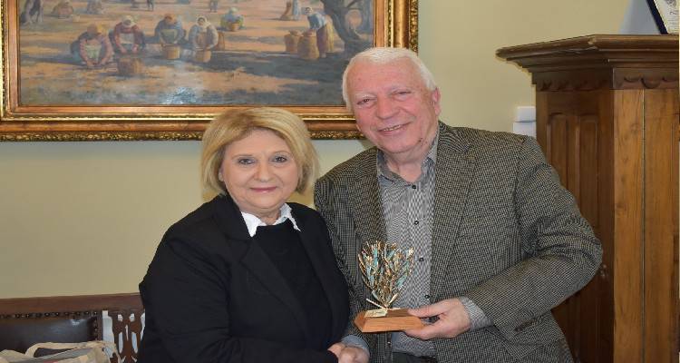 &Sigma;&tau;&omicron;&nu; &Pi;&epsilon;&rho;&iota;&phi;&epsilon;&rho;&epsilon;&iota;ά&rho;&chi;&eta; &Beta;. &Alpha;&iota;&gamma;&alpha;ί&omicron;&upsilon; &eta; &Upsilon;&phi;. &Mu;&epsilon;&tau;&alpha;&nu;ά&sigma;&tau;&epsilon;&upsilon;&sigma;&eta;&sigmaf; &kappa;&alpha;&iota; &Alpha;&sigma;ύ&lambda;&omicron;&upsilon;