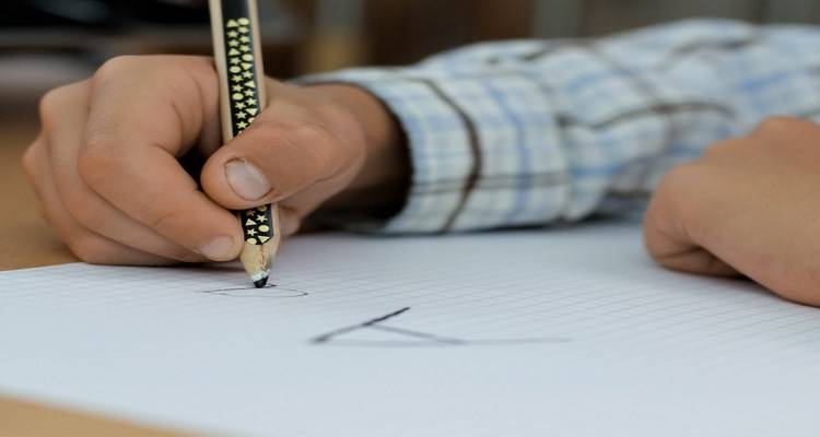 &Lambda;ή&mu;&nu;&omicron;&sigmaf;: &Pi;&alpha;&rho;&alpha;&delta;ί&delta;&omicron;&nu;&tau;&alpha;&iota; &mu;&alpha;&theta;ή&mu;&alpha;&tau;&alpha; &sigma;&epsilon; &pi;&alpha;&iota;&delta;&iota;ά &Delta;&eta;&mu;&omicron;&tau;&iota;&kappa;&omicron;ύ