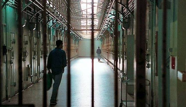 &Alpha;&delta;&iota;&alpha;&chi;ώ&rho;&eta;&tau;&omicron; &sigma;&tau;&iota;&sigmaf; &phi;&upsilon;&lambda;&alpha;&kappa;έ&sigmaf; - &Kappa;&rho;&alpha;&tau;&omicron;ύ&nu;&tau;&alpha;&iota; 12.900 ά&tau;&omicron;&mu;&alpha;