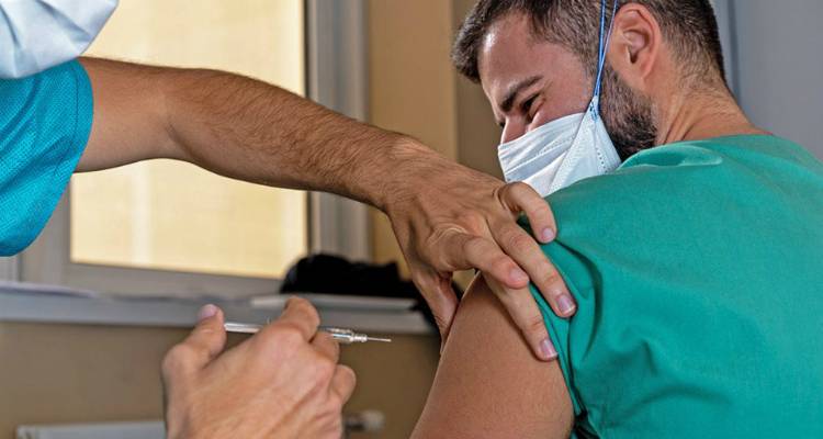 Μέχρι το Μάρτιο στην Ελλάδα 1,265 εκατ. δόσεις του εμβολίου της Pfizer | Στις 26 Δεκεμβρίου η πρώτη παρτίδα
