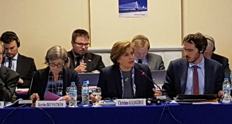 &Chi;&rho;&iota;&sigma;&tau;&iota;ά&nu;&alpha; &Kappa;&alpha;&lambda;&omicron;&gamma;ή&rho;&omicron;&upsilon; &sigma;&tau;&eta; CPMR: &laquo;&Sigma;&alpha;&phi;ή &mu;έ&tau;&rho;&alpha; &gamma;&iota;&alpha; &tau;&eta; &nu;&eta;&sigma;&iota;&omega;&tau;&iota;&kappa;ό&tau;&eta;&tau;&alpha; &sigma;&tau;&eta; &nu;έ&alpha; &Pi;&omicron;&lambda;&iota;&tau;&iota;&kappa;ή &Sigma;&upsilon;&nu;&omicron;&chi;ή&sigmaf;&raquo;