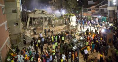 &Sigma;&kappa;&eta;&nu;έ&sigmaf; &chi;ά&omicron;&upsilon;&sigmaf; &sigma;&tau;&omicron; &Mu;&epsilon;&xi;&iota;&kappa;ό: 22 &mu;&alpha;&theta;&eta;&tau;έ&sigmaf; &nu;&epsilon;&kappa;&rho;&omicron;ί &alpha;&pi;ό &tau;&omicron;&nu; &sigma;&epsilon;&iota;&sigma;&mu;ό | &Alpha;&pi;&epsilon;&lambda;&pi;&iota;&sigma;&mu;έ&nu;&omicron;&iota; &omicron;&iota; &gamma;&omicron;&nu;&epsilon;ί&sigmaf; (photos + video)