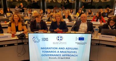 &Chi;&rho;. &Kappa;&alpha;&lambda;&omicron;&gamma;ή&rho;&omicron;&upsilon;: &laquo;&Mu;ό&nu;&omicron; &epsilon;&upsilon;&rho;&omega;&pi;&alpha;ϊ&kappa;ά &mu;&pi;&omicron;&rho;&omicron;ύ&mu;&epsilon; &nu;&alpha; &alpha;&nu;&tau;&iota;&mu;&epsilon;&tau;&omega;&pi;ί&sigma;&omicron;&upsilon;&mu;&epsilon; &tau;&omicron; &mu;&epsilon;&tau;&alpha;&nu;&alpha;&sigma;&tau;&epsilon;&upsilon;&tau;&iota;&kappa;ό-&pi;&rho;&omicron;&sigma;&phi;&upsilon;&gamma;&iota;&kappa;ό&raquo;