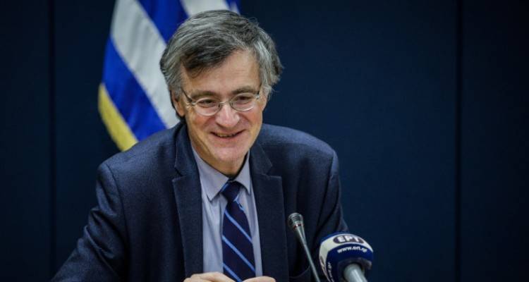 Κουβέντες συγκινητικές, ομιλία γεμάτη μηνύματα | Ετσι έκλεισε 72 ημέρες ενημέρωσης για τον κορωνοϊό ο Σωτήρης Τσιόδρας