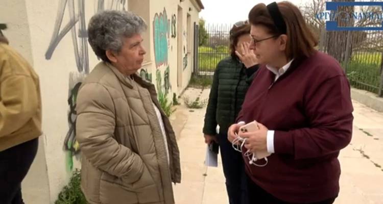 Ό&lambda;&omicron; &tau;&omicron; &epsilon;&pi;&epsilon;&iota;&sigma;ό&delta;&iota;&omicron; &tau;&eta;&sigmaf; &Mu;&epsilon;&nu;&delta;ώ&nu;&eta; &mu;&epsilon; &tau;&eta;&nu; &pi;&rho;&omicron;ϊ&sigma;&tau;&alpha;&mu;έ&nu;&eta; &Alpha;&rho;&chi;&alpha;&iota;&omicron;&tau;ή&tau;&omega;&nu; &Alpha;&rho;&gamma;&omicron;&lambda;ί&delta;&alpha;&sigmaf;: &laquo;&Pi;&omicron;&iota;&omicron;&sigmaf; &sigma;&alpha;&sigmaf; &alpha;&rho;&nu;ή&theta;&eta;&kappa;&epsilon; &tau;&alpha; &chi;&rho;ή&mu;&alpha;&tau;&alpha;; Έ&chi;&epsilon;&tau;&epsilon; &pi;ά&rho;&epsilon;&iota; &epsilon;&kappa;&alpha;&tau;&omicron;&mu;&mu;ύ&rho;&iota;&alpha;&raquo;