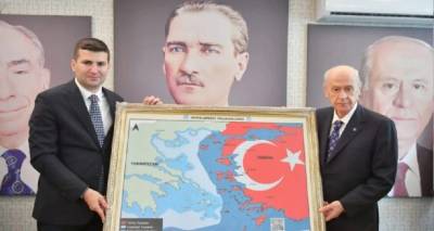 &Sigma;&tau;έ&iota;&tau; &Nu;&tau;&iota;&pi;ά&rho;&tau;&mu;&epsilon;&nu;&tau; &gamma;&iota;&alpha; &tau;&omicron;&nu; &chi;ά&rho;&tau;&eta; &Mu;&pi;&alpha;&chi;&tau;&sigma;&epsilon;&lambda;ί: &Eta; &kappa;&upsilon;&rho;&iota;&alpha;&rho;&chi;ί&alpha; &kappa;&alpha;&iota; &eta; &epsilon;&delta;&alpha;&phi;&iota;&kappa;ή &alpha;&kappa;&epsilon;&rho;&alpha;&iota;ό&tau;&eta;&tau;&alpha; &tau;&eta;&sigmaf; &Epsilon;&lambda;&lambda;ά&delta;&alpha;&sigmaf; &delta;&epsilon;&nu; &alpha;&mu;&phi;&iota;&sigma;&beta;&eta;&tau;&omicron;ύ&nu;&tau;&alpha;&iota;