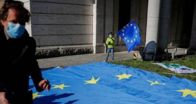 &Mu;&pi;&rho;&omicron;&sigma;&tau;ά &sigma;&epsilon; &nu;έ&alpha; &kappa;&rho;ί&sigma;&eta; &Chi;&rho;έ&omicron;&upsilon;&sigmaf; &eta; &Epsilon;&upsilon;&rho;ώ&pi;&eta; | &Alpha;&nu;&alpha;&lambda;&upsilon;&tau;έ&sigmaf;, &epsilon;&rho;&epsilon;&upsilon;&nu;&eta;&tau;έ&sigmaf;, &pi;&omicron;&lambda;&iota;&tau;&iota;&kappa;&omicron;ί &kappa;&rho;&omicron;ύ&omicron;&upsilon;&nu; &tau;&omicron;&nu; &kappa;ώ&delta;&omega;&nu;&alpha; &tau;&omicron;&upsilon; &kappa;&iota;&nu;&delta;ύ&nu;&omicron;&upsilon;